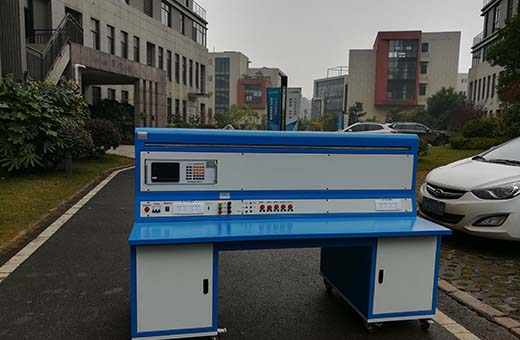 為浙江機(jī)器人廠定做的三相標(biāo)準(zhǔn)源校驗(yàn)臺(tái)完工！